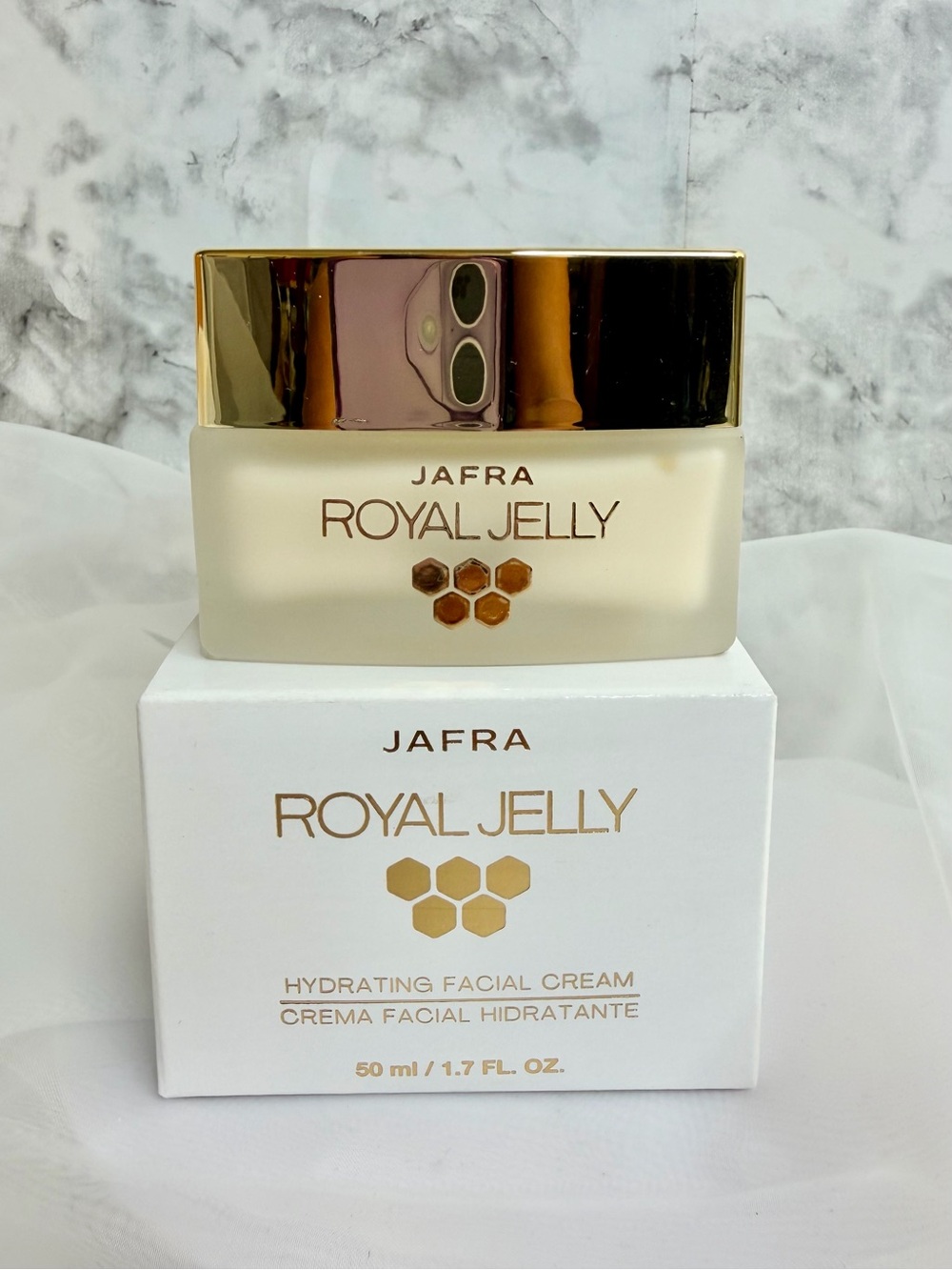 JAFRA Royal Jelly Hydrating Facial Cream - White & Gold